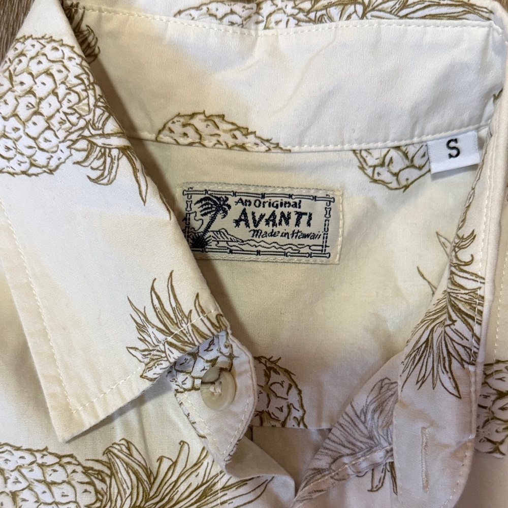 Avanti Hawaii Pineapple Print Button-Up Shirt Men’s Size Small Tropical Aloha - Picture 2 of 10